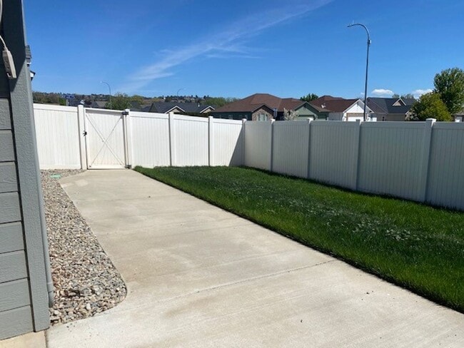 8800 Midvale Rd in Yakima, WA - Building Photo - Building Photo