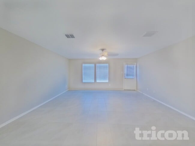 11856 Mancos Trl in Rhome, TX - Foto de edificio - Building Photo