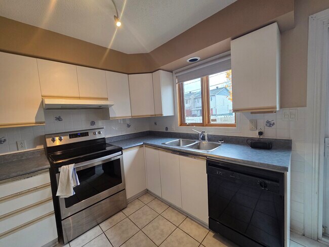 316 Pierre-Lafontaine Rue in Gatineau, QC - Building Photo - Building Photo