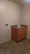 1217 N Cedar Blvd in Cedar City, UT - Foto de edificio - Building Photo