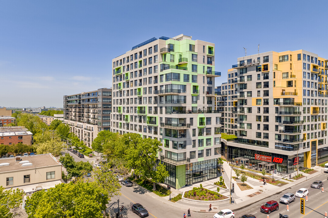 5075 Jean-Talon Rue in Montréal, QC - Building Photo