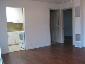 121 NE Long St in Canyonville, OR - Building Photo - Building Photo