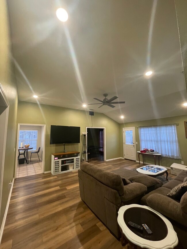 479 Robin Hood Ct in Springdale, AR - Building Photo - Building Photo