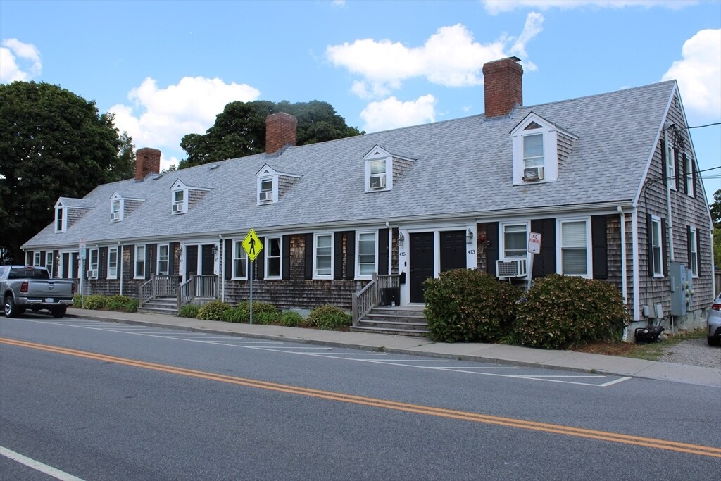 423 Court St in Plymouth, MA - Building Photo