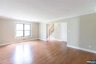 101 Oak St in Oakland, NJ - Building Photo - Building Photo