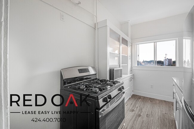 2255 W 14th St, Unit 301 in Los Angeles, CA - Building Photo - Building Photo