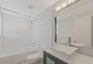 725 SE 14th Ct in Fort Lauderdale, FL - Building Photo - Building Photo