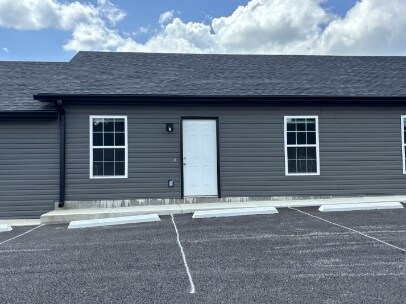 1355 Woodlawn Rd in Bardstown, KY - Foto de edificio - Building Photo