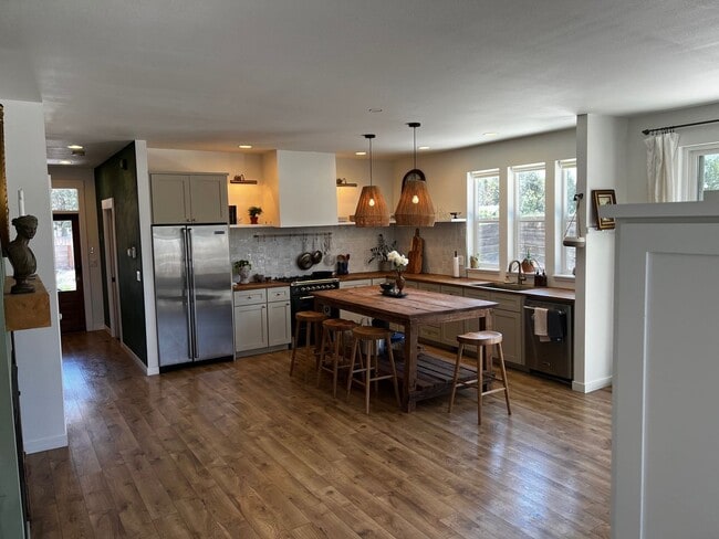 20655 Cooley Rd in Bend, OR - Building Photo - Building Photo