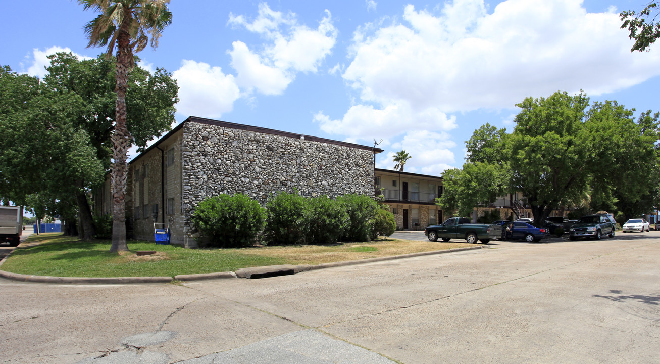 Stone Manor in Houston, TX - Foto de edificio