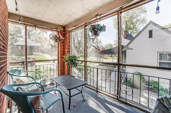 5735 Doerger Ln, Unit 2nd Floor