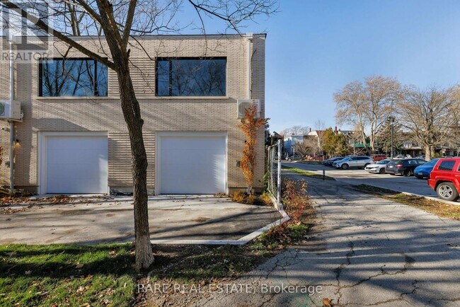 451 Montrose Ave in Toronto, ON - Building Photo - Building Photo