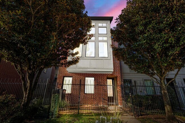 2824 Leeland St in Houston, TX - Building Photo - Building Photo