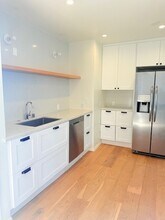 4135 W 22nd Pl, Unit 2202 in Los Angeles, CA - Building Photo - Building Photo