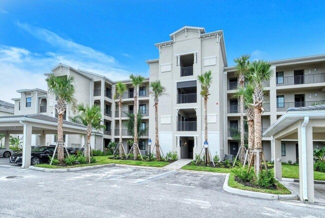 18028 Gawthrop Dr, Unit 4 in Bradenton, FL - Foto de edificio - Building Photo