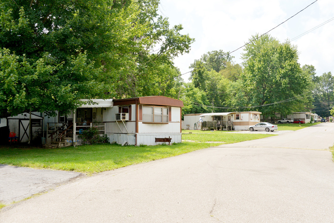 1751 E Ohio Pike in Amelia, OH - Foto de edificio