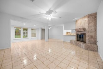 2335 Eaglerock Dr in Houston, TX - Building Photo - Building Photo