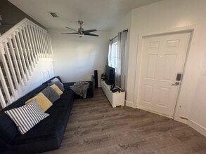 3054 SE 15th Ave in Homestead, FL - Building Photo - Building Photo