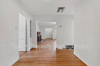 1028 Princeton Dr NE in Albuquerque, NM - Building Photo - Building Photo