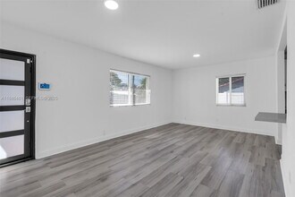1325 N 26th Ave in Hollywood, FL - Building Photo - Building Photo