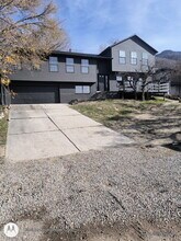 8865 Everleigh Cir in Cottonwood Heights, UT - Foto de edificio - Building Photo