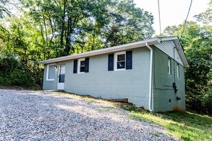 4325 Bristol Rd SW in Roanoke, VA - Building Photo