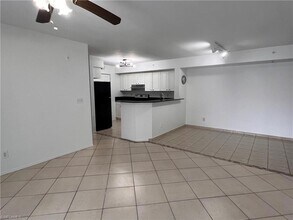 8235 Ibis Club Dr, Unit 302 in Naples, FL - Foto de edificio - Building Photo
