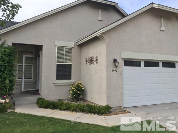 3971 Whispering Wind Dr in Sparks, NV - Foto de edificio