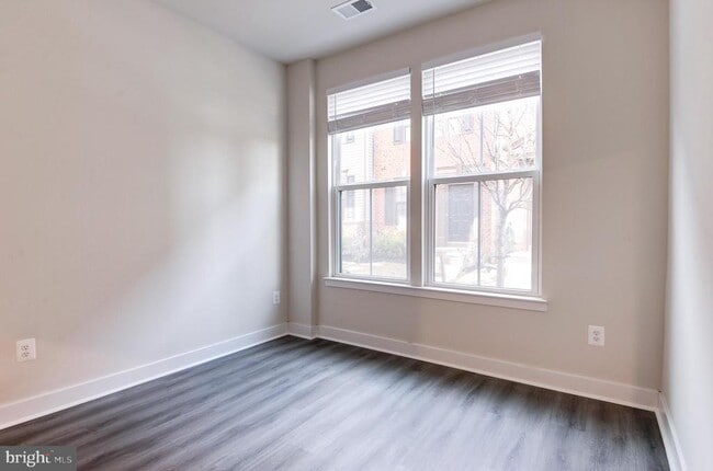 13927 Airfoil Rd in Herndon, VA - Building Photo - Building Photo