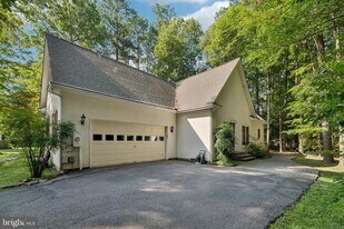 14715 Jennifer Ct in Swan Point, MD - Building Photo