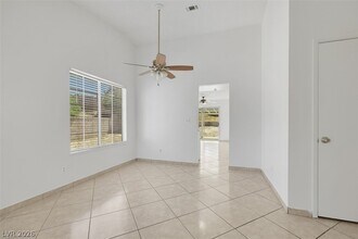 1300 Wintergreen Dr in Las Vegas, NV - Building Photo - Building Photo