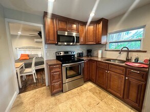 3817 Rilma Ave in Sarasota, FL - Foto de edificio - Building Photo