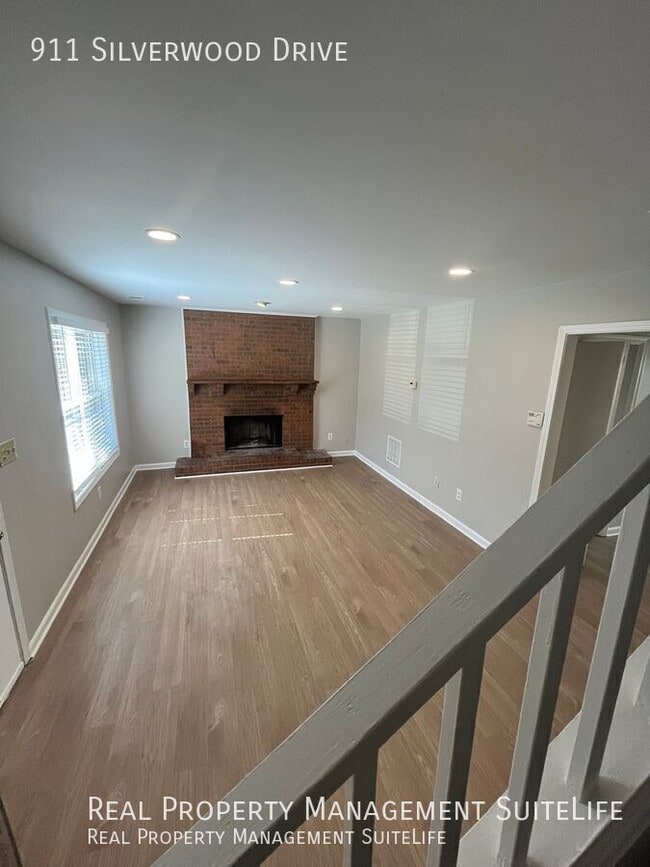 911 Silverwood Dr in Atlanta, GA - Building Photo - Building Photo