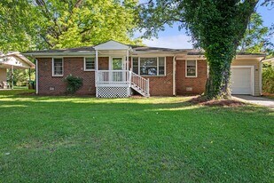 3718 Daisy Dr in Decatur, GA - Building Photo
