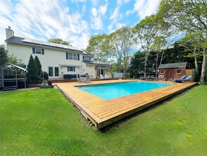 17 Jennifers Path in Westhampton Beach, NY - Foto de edificio - Building Photo
