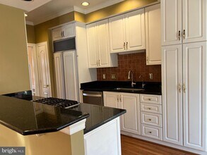 201 Blaze Climber Way in Rockville, MD - Building Photo - Building Photo