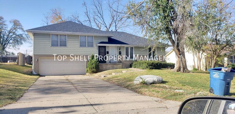 2202 62nd St in Des Moines, IA - Building Photo