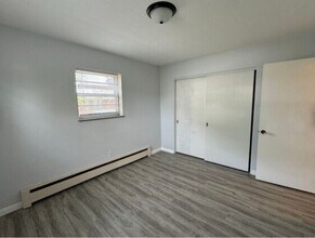 2301 W Lawrence Ave in Springfield, IL - Building Photo - Building Photo