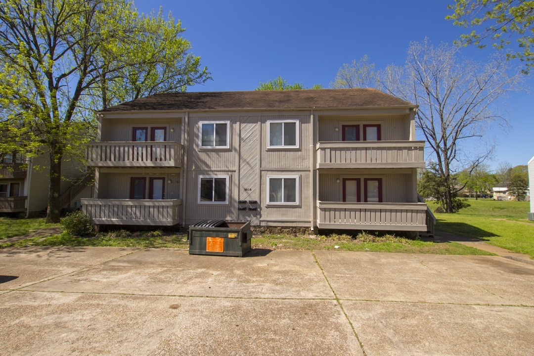 9018 Mahogany Row SE in Huntsville, AL - Foto de edificio
