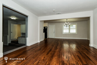 2619 Globe Ave in Dallas, TX - Building Photo - Building Photo