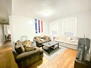 447 Park Dr, Unit G2 in Boston, MA - Building Photo - Building Photo