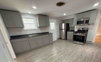 28 Elm St in North Brookfield, MA - Building Photo