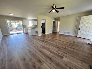15087 E Hwy 264 in Lowell, AR - Building Photo - Building Photo