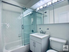 E 56th St | Sutton Place | 1BR / Flex-2 / 1BA | Avail June 1 | Doorman | Laundry | NO Broker's Fees!, Unit 1A in New York, NY - Building Photo - Building Photo