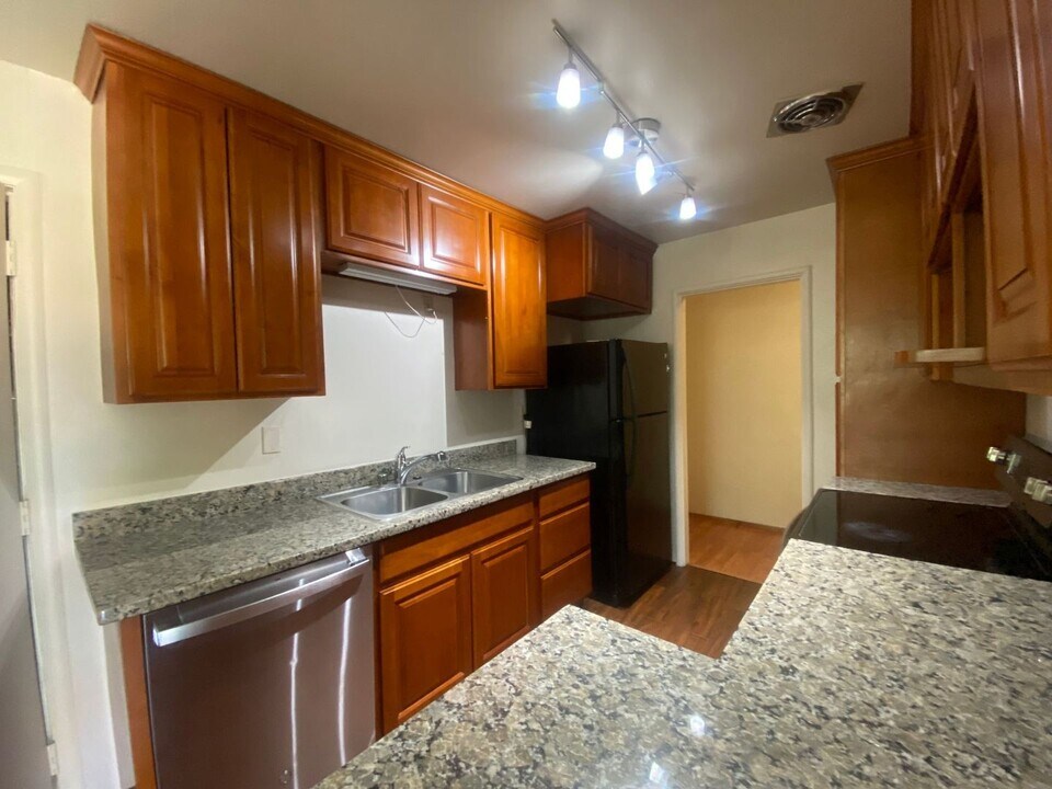 1508 Spruce Ln in Davis, CA - Building Photo