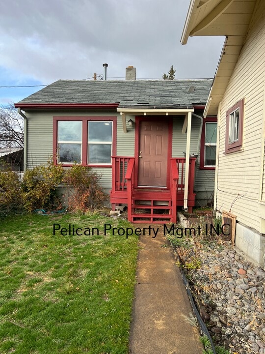 327 Jefferson St in Klamath Falls, OR - Building Photo