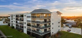 1700 N Atlantic Ave in Cocoa Beach, FL - Building Photo
