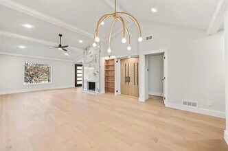 7639 Royal Ln in Dallas, TX - Building Photo - Building Photo