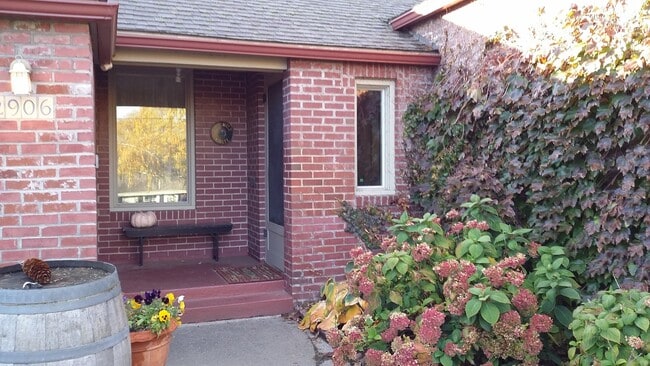 property at 2906 Barge St