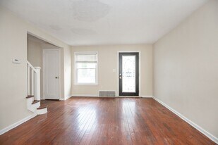 25534 Tungsten Rd in Euclid, OH - Building Photo